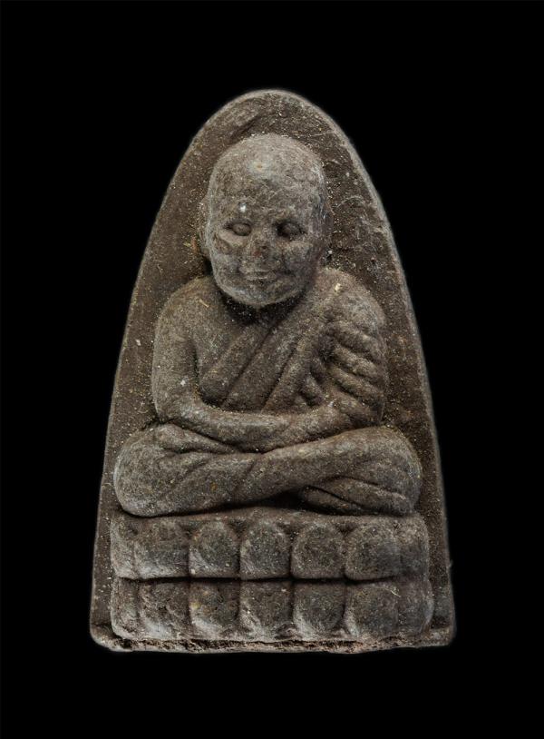 หลวงปู่ทวด วัดช้างให้ หลังเตารีด เนื้อผงพุทธคุณ ผงว่าน  พระเก่าสวย ไม่ทราบที่ | https://kamulet.in.th