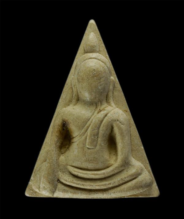 พระนางพญา วัดรัตนาราม (วัดหนองขุนแก้ว) อ.หนองขาหย่าง จ.อุทัยธานี ที่ระลึกงานปิดทองฝังลูกนิมิต ปี2551 เนื้อผงพุทธคุณ ผงว่าน พระสวย  [..] | https://kamulet.in.th