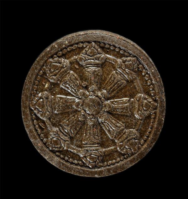 พระธรรมจักรเนื้อผง พิมพ์สองหน้า พระผงเก่าสวย มวลสารดี ไม่ทราบที่  | https://kamulet.in.th