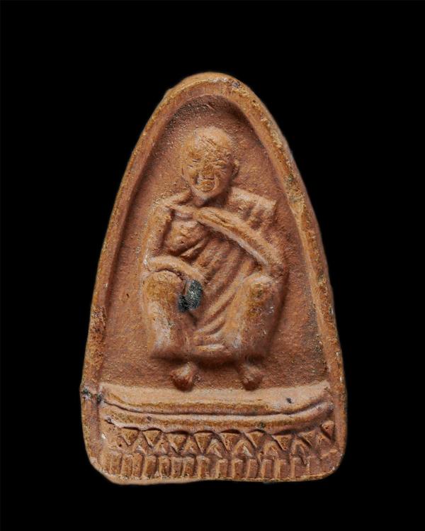 พระผงดินเผาดินด่านเกวียน รุ่นแรก หลวงพ่อคูณ ปริสุทโธ วัดบ้านไร่ จ.นครราชสีมา ปี2536 พระเก่าสวย  | https://kamulet.in.th