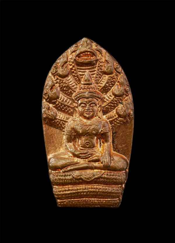 พระนาคปรกใบมะขาม พิมพ์สะดุ้งกลับ หลวงปู่เจือ ปิยสีโล วัดกลางบางแก้ว จ.นครปฐม อายุวัฒนมงคล 83 ปี พ.ศ.2551 เนื้อทองแดง ตอกโค๊ต จ พระ [..] | https://kamulet.in.th