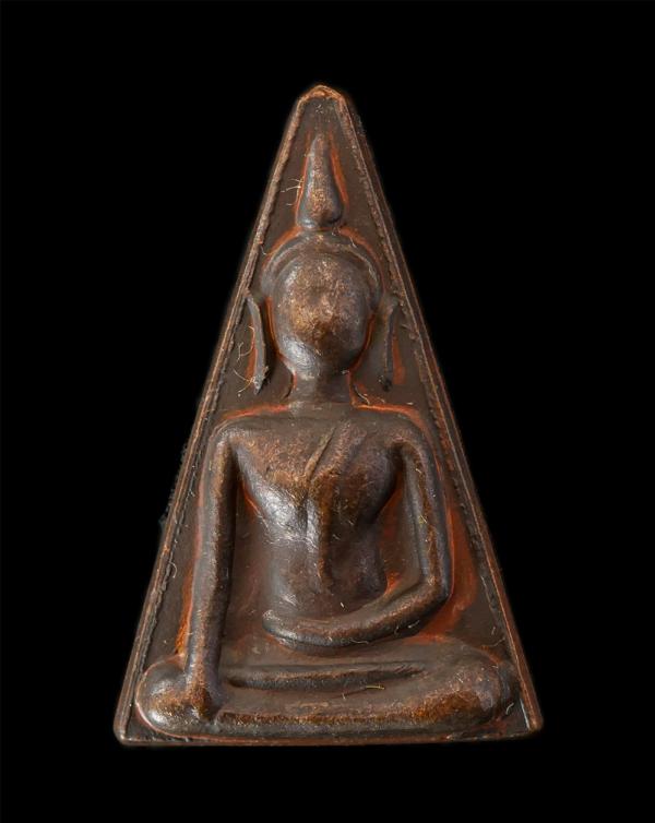 พระนางพญา วัดพระพุทธบาท ราชวรมหาวิหาร จ สระบุรี พิธีมหาพุทธาภิเษกครั้งใหญ่ที่สุด ปลุกเสก 3 วัน 3 คืน โดยพระคณาจารย์ 672 รูป วันที่ [..] | https://kamulet.in.th