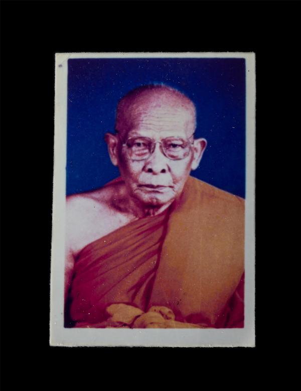 รูปถ่ายหลวงปู่โง่น โสรโย วัดพระพุทธบาทเขารวก อ.ตะพานหิน จ.พิจิตร หลังปั้มยันต์พระเจ้าห้าพระองค์ รูปเก่าสวย น่าเก็บสะสมบูชา ขนาดห้ว [..] | https://kamulet.in.th