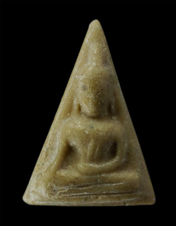 พระนางพญา หลังยันต์พระเจ้าห้าพระองค์  สิทธิ ปี2529 เนื้อผงพุทธคุณ ผงว่าน ผงน้ำมัน ไม่ทาบที่ | https://kamulet.in.th