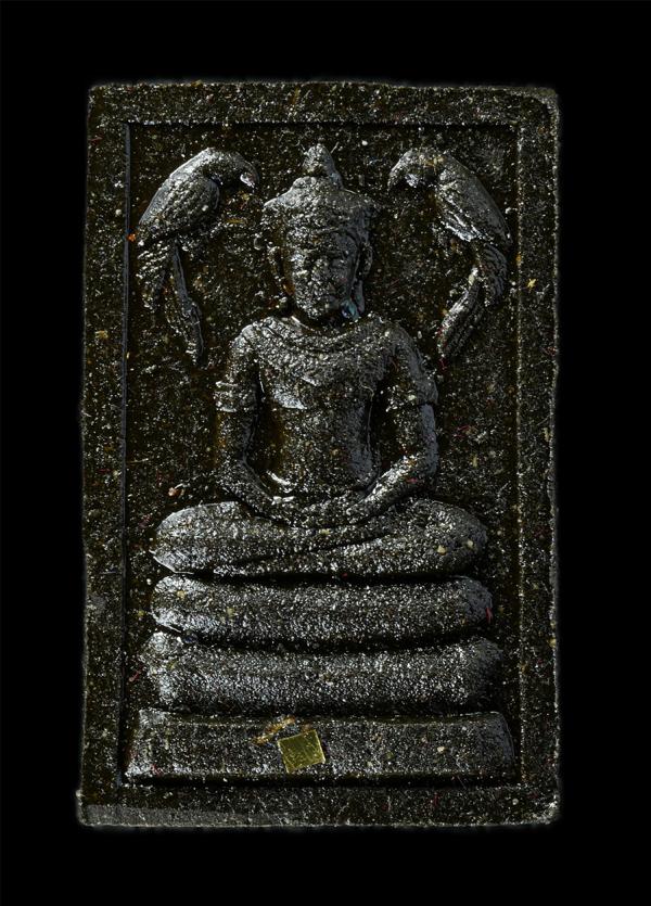 พระสมเด็จสาริกา ตะกรุดสีทอง หลวงพ่อเสือ วัดป่าพรสำราญ เนื่องในงานพุทธาภิเษก พระพุทธประทานพรสุขสำราญ จ.บุรีรัมย์ สันติสุข รุ่น 2600 [..] | https://kamulet.in.th