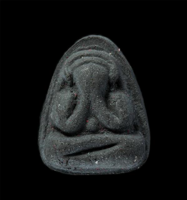 พระปิดตา วัดป่า อรัญญิกาวาส จ.ชลบุรี มวลสารพระปิดตาหลวงปู่เฮี้ยง เนื้อผงพุทธคุณ ผงว่าน ผงใบลาน | https://kamulet.in.th