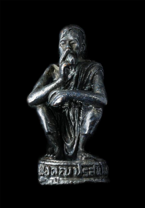 รูปหล่อหลวงพ่อคูณ ปริสุทโธ วัดบ้านไร่ จ.นครราชสีมา เสาร์ 5 ปี2536 เนื้อทองแดงรมดำ พระเก่าสวย มวลสารดี พร้อมกล่องเดิมๆ | https://kamulet.in.th