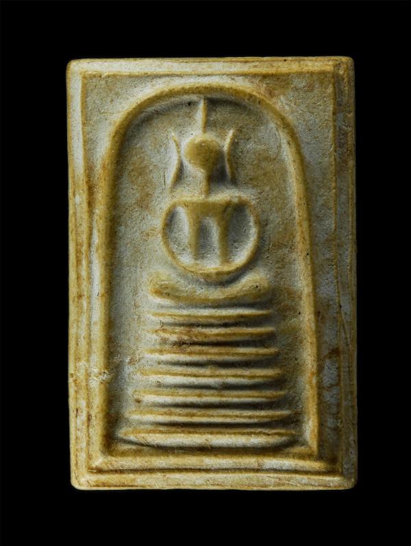 พระสมเด็จเกศไชโย หลังปั้มตราวัด เนื้อผงพุทธคุณ ผงว่าน ติดมวลสาร จีวร เกศา ผงแร่ ไม่ทราบที่ | https://kamulet.in.th