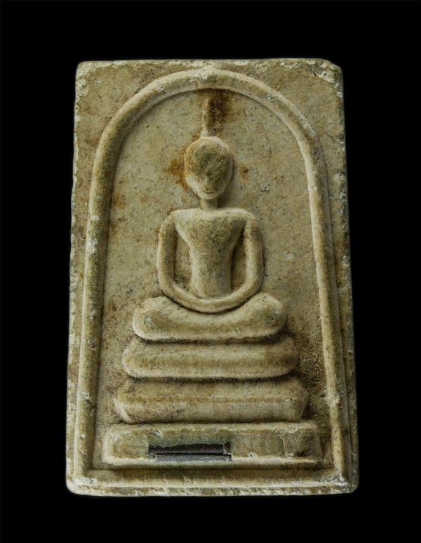 พระสมเด็จหลวงพ่อคูณ ปริสุทโธ วัดบ้านไร่ รุ่นสร้างกุฏิสงฆ์ วัดบ้านหาญ อ.ด่านขุนทด จ.นครราชสีมา ปี2536 เนื้อผงพุทธคุณ ผงว่าน ฝังตะกร [..] | https://kamulet.in.th