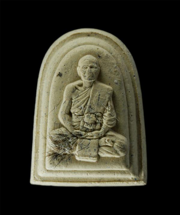 พระผงรูปเหมือน พระเกจิอาจารย์ หลังยันต์สาม ใบพัด เนื้อผงพุทธคุณ ผงว่าน เกศา พระสวยมวลสารดี ไม่ทราบที่ | https://kamulet.in.th