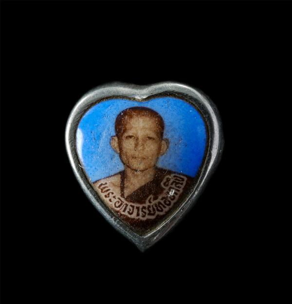 ล็อกเก็ตรูปหัวใจ รุ่นแรก หลวงพ่อทองกลึง สุนทโร(พระครูสุนทรคุณธาดา) วัดเจดีย์หอย ต.บ่อเงิน อ.ลาดหลุมแก้ว จ.ปทุมธานี ล็อกเก็ตเก่าสวย [..] | https://kamulet.in.th