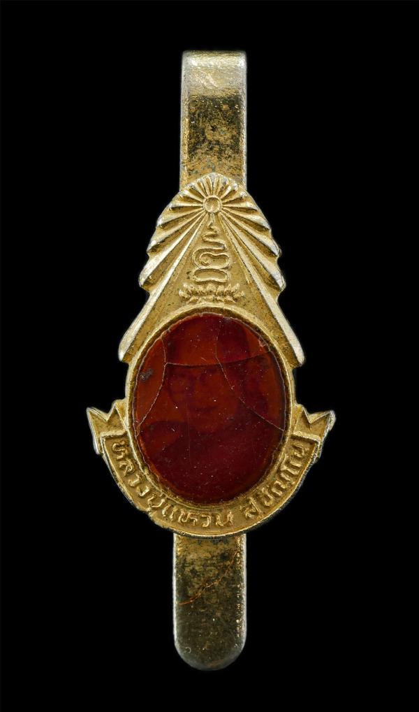 แหนบหลวงปู่แหวน สุจิณฺโณ วัดดอยแม่ปั๋ง จ.เชียงใหม่ เนื้อกะไหล่ทอง แหนบเก่าสวย | https://kamulet.in.th