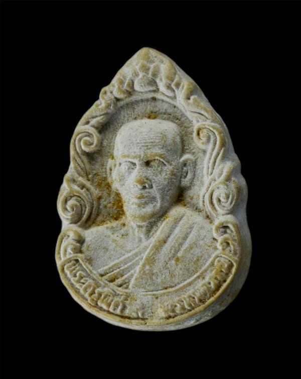 พระผงรููปเหมือนอุดกริ่ง หลวงพ่อสวัสดิ์ (พระครูพิศาลพรหมจรรย์ )วัดหนองซ้ำซาก อ.บ้านบึง จ.ชลบุรี พิธีเสาร์ 5 ปี2536 เนื้อผงพุทธคุณ ผ [..] | https://kamulet.in.th