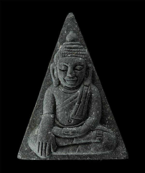 พระยอดขุนพล รุ่นทรัพย์แผ่นดิน หลวงพ่อจอน วัฑฒจิตโต วัดบุญฤทธิ์ ต.พญาเย็น อ.ปากช่อง จ.นครราชสีมา หลังยันต์ นะ ฝังตะกรุดสาริกา เนื้อ [..] | https://kamulet.in.th