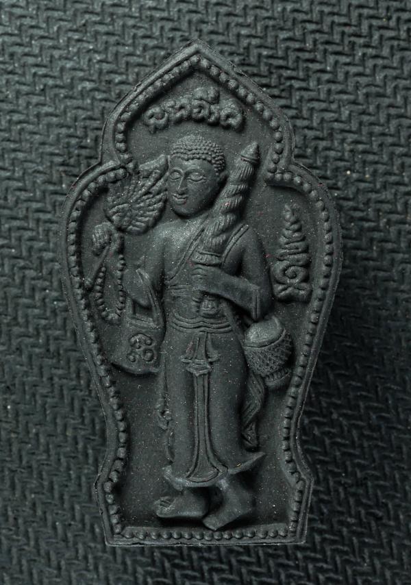 พระสีวลี มหาเศรษฐี มังมีทรัพย์ เนื้อผงใบลาน ผงพุทธคุณ ผงว่าน ฝังตะกรุดเงินทอง ติดจีวร หลวงปู่สีห์ สีหะเตโช(พระครูสิริปริยัติโกศล)  [..] | https://kamulet.in.th