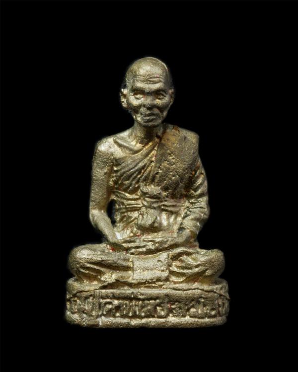 รูปหล่อหลวงปู่คำพันธ์ โฆสปัญโญ วัดลำดวนสุริยาวาส บ้านพันดอน ต.พันดอน อ.กุมภวาปี จ.อุดรธานี ปี2547 ที่ระลึกงานเททองหล่อพระประธาน เน [..] | https://kamulet.in.th