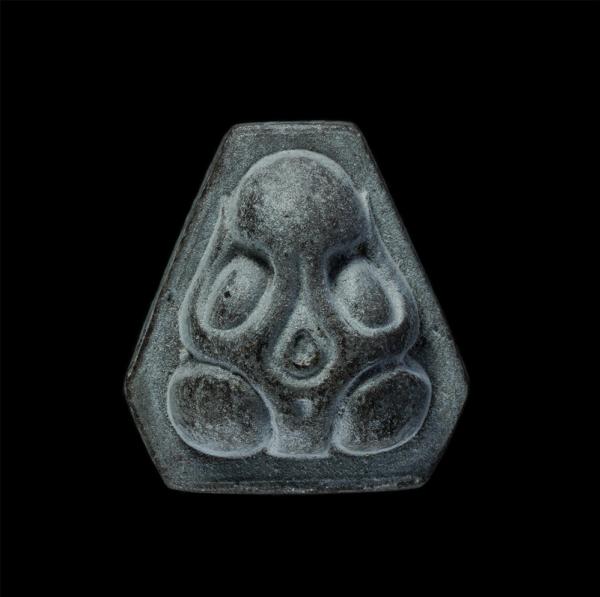 พระปิดตามหาลาภ วัดหนองไผ่แก้ว ต.หนองเหียง อ.พนัสนิคม จ.ชลบุรี ปี2536 เนื้อผงพุทธคุณ ผงว่าน ผงใบลาน มีมวลสาร ผงพระปิดตา หลวงปู่เหมื [..] | https://kamulet.in.th