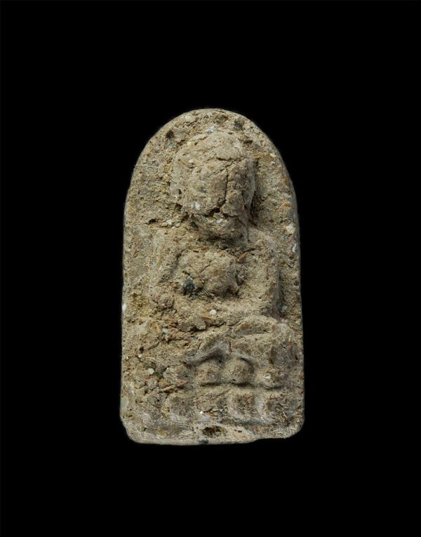 หลวงปู่ทวดเนื้อว่าน ในกล่อง พระผงหลวงพ่อแก้ว รุ่นผงหยก วัดเคลือวัลย์ จ.ชลบุรี | https://kamulet.in.th