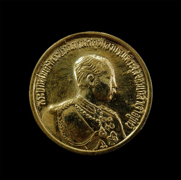 เหรียญรัชกาลที่ 5 รุ่นปลดหนี้ วัดอินจำปา อ.บ้านลาค จ.เพชรบุรี ปี2538 ที่ระลึกงานปิดทองลูกนิมิต ผูกพัทธสีมา เนื้อกะไหล่ทอง พระเก่าส [..] | https://kamulet.in.th