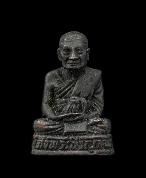 รูปหล่อสมเด็จพระธีรญาณมุนี รุ่น 1 รุ่นบูชาครู วัดไผ่สีสุก ต.ตะคู อ.ปักธงชัย จ.นครราชสีมา ที่ระลึกสร้างหอระฆัง เนื้อโลหะ พระเก่าสวย [..] | https://kamulet.in.th