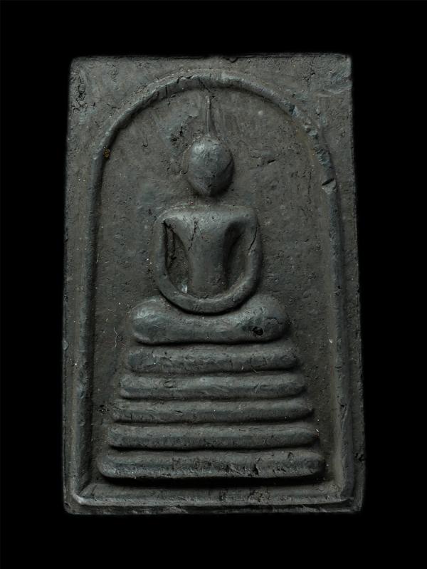 พระสมเด็จ 7 บึง ปลุกเสกโดย หลวงพ่อห้อม อมโร วัดคลองตะเคียน ต.บ้านสวน อ.เมือง จ.สุโขทัย พ.ศ.2538 งานฉลองสมณศักดิ์ที่ พระครูสัญญาบัต [..] | https://kamulet.in.th