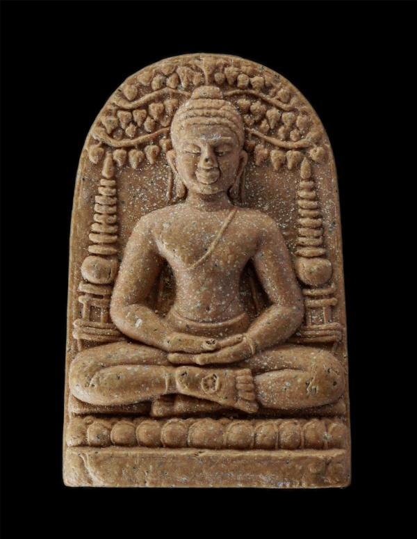 พระผง มาฆปูรมีศรีปราจีน ปางตรัสรู้ สมัยทวารวดี พระพิมพ์จำลอง  อ.ศรีมโหสถ จ.ปราจีนบุรี ปี2553 เนื้อผงพุทธคุณ ผงว่าน | https://kamulet.in.th