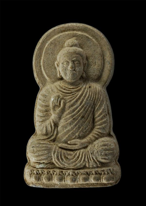 พระผงพระพุทธเจ้า มหาศาสดาโลก เนื้อผง ปางประทานพร หลังยันต์ดวง ภายในยันต์ดวง เป็น พระคาถาพระเจ้า 5 พระองค์ เนื้อผงพุทธคุณ ผงว่าน(ka [..] | https://kamulet.in.th