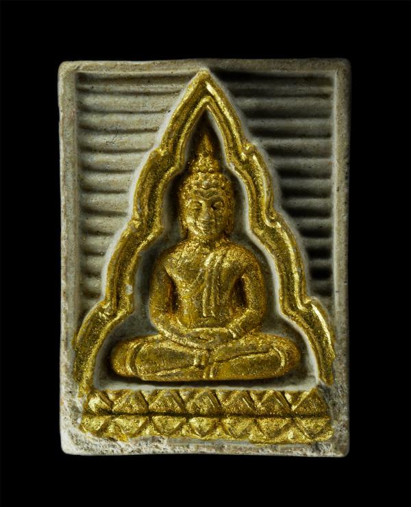 พระผงของขวัญ หลวงพ่อนวม วัดแจ้งเจริญ ต.จอมประทัด อ.วัดเพลง จ.ราชบุรี เนื้อผงพุทธคุณ ผงว่าน ปิดทอง พระเก่าสวย มวลสารดี | https://kamulet.in.th