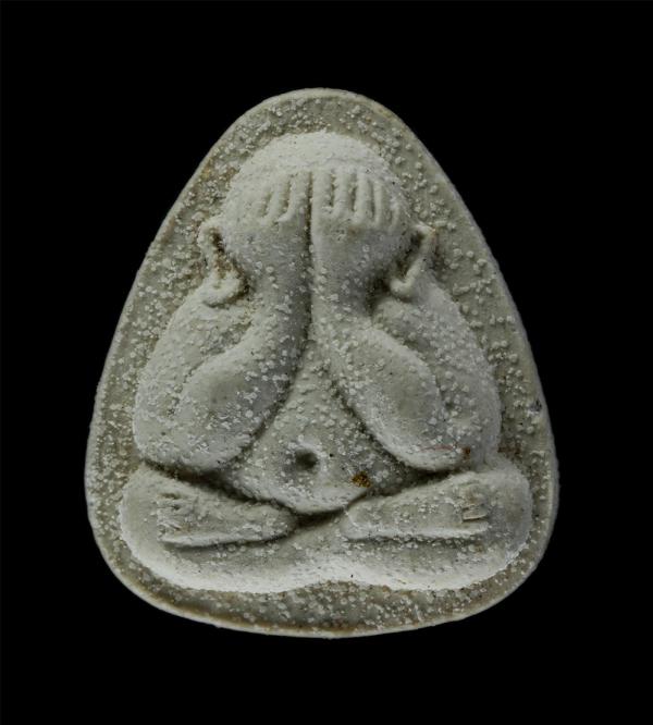 พระปิดตา หลวงปู่​ขาว​ วัดหลักสี่ ดอนเมือง กรุงเทพฯ เนื้อผงพุทธคุณ ผงว่าน พระเก่าสวย มวลสารดี เม็ดมวลสารขึ้นทั่วองค์  | https://kamulet.in.th