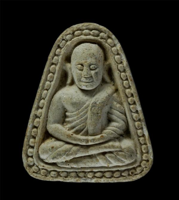 พระผงหลวงพ่อเงิน วัดบางคลาน จ.พิจิตร รุ่นสร้างเจดีย์ 9 ยอด ปี2533 เนื้อผงพุทธคุณ ผงว่าน พระเก่าสวย มวลสารดี พิธีใหญ่เข้มขลัง  | https://kamulet.in.th