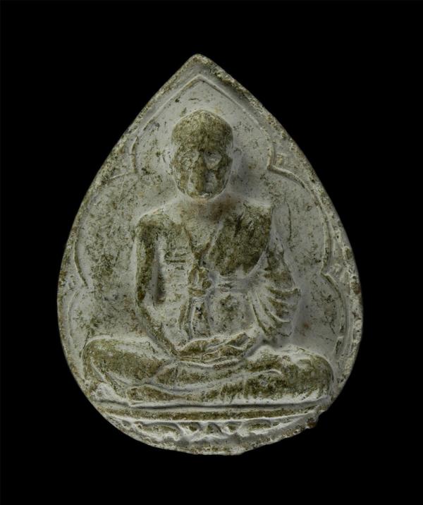 พระผงรูปเหมือนหลังยันต์ ครูบาศรีวิชัย นักบุญแห่งล้านนา เนื้อผงพุทธคุณ ผงว่าน  | https://kamulet.in.th