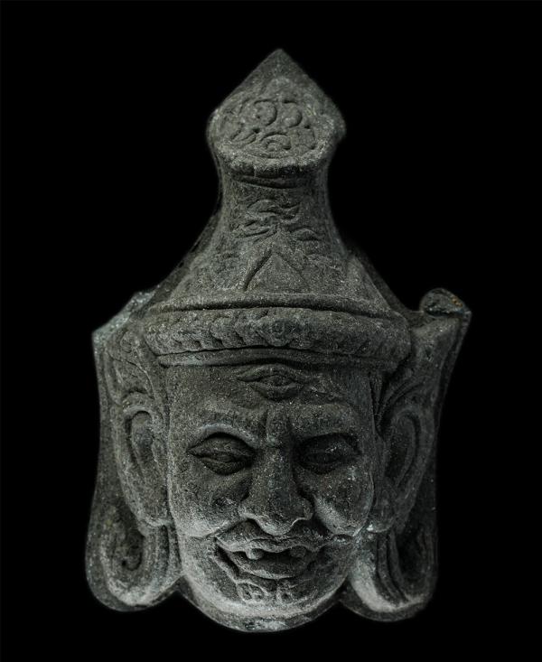 พ่อปู่ฤาษีปู่สิงห์สมิงพราย หลวงปู่กาหลง เขี้ยวแก้ว (เตชวัณโณ) เนื้อดินหน้าตะโพนฝังตะกรุดเงิน รุ่นบูรพาจารย์ ปี2549 (พระมีชำรุด พิจ [..] | https://kamulet.in.th