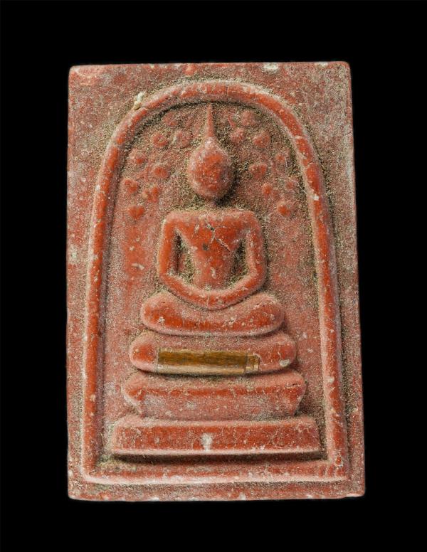 พระสมเด็จปรกโพธิ์ คำหมากแดงฝังตะกรุด หลวงปู่คำพันธ์ โฆสปัญโญ วัดธาตุมหาชัย อ.ปลาปาก จ.นครพนม เนื้อผงพุทธคุณ ผงว่าน พระเก่าสวย มวลว [..] | https://kamulet.in.th