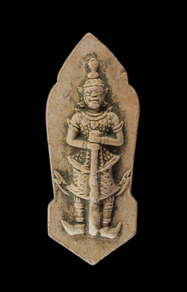 พระผงท้าวเวสสุวรรณ วัดคลองขนอน ต.วัดเพลง อ.วัดเพลง จ.ราชบุรี เนื้อดินเผา | https://kamulet.in.th