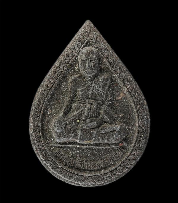 พระผงพิมพ์หยดน้ำหลวงปู่ศุขวัดปากคลองมะขามเฒ่า รุ่นแจกทาน หลวงพ่อสิริ (สิริวัฒโน) วัดตาล อ.ปากเกร็ด จ.นนทบุรี ปี2554 เนื้อผงพุทธคุณ [..] | https://kamulet.in.th