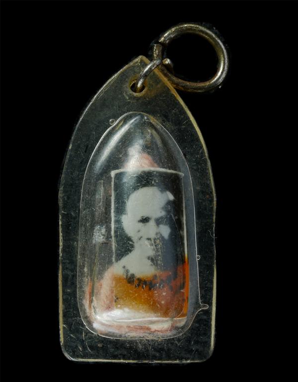 ภาพถ่ายหลังตะกรุด 9 กุ่ม หลวงพ่อมุมวัดปราสาทเยอ จ.ศรีษะเกษ ปี2514 พระเก่าสวย | https://kamulet.in.th