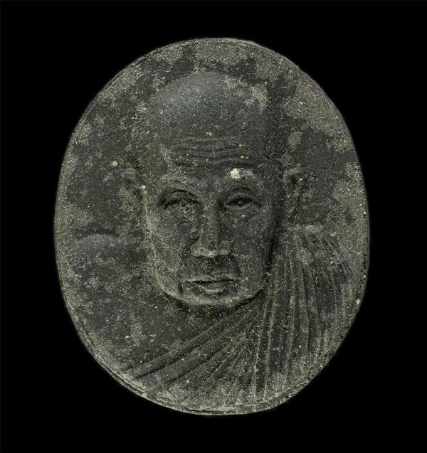 พระผงรูปเหมือนหลวงปู่สุข ธัมมโชโต วัดหนองหัวลิง อ.เมือง จ.บุรีรัมย์ ปี2554 เนื้อผงพุทธคุณ ผงว่าน ผงใบลาน แร่เหล็กน้ำพี้ พระเก่าสวย [..] | https://kamulet.in.th