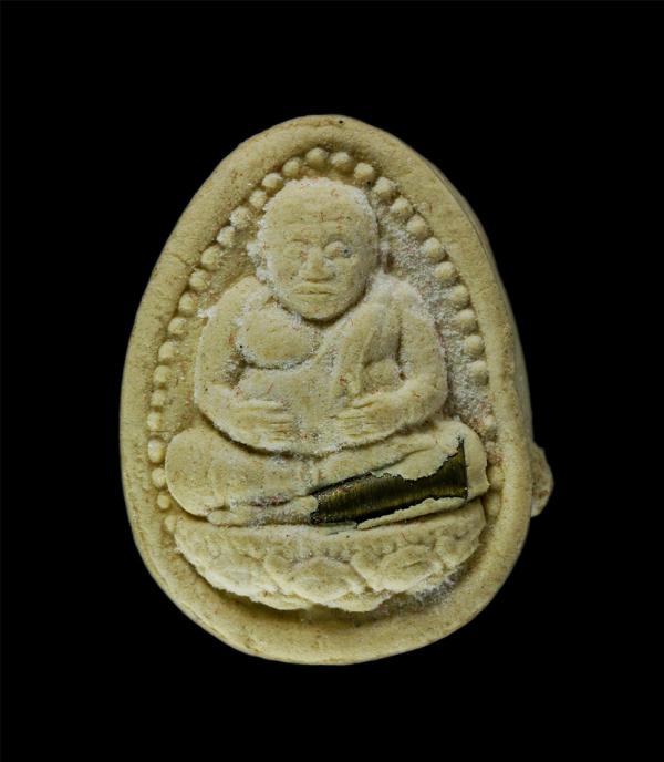 พระสังกัจจายน์ ปลดหนี้ หลวงพ่อคูณ ปริสุทโธ ปี2536 วัดบ้านไร่ อ.ด่านขุนทด จ.นครราชสีมา เนื้อผงพุทธคุณ ผงว่าน ฝังตะกรุดสาริกา พระเก่ [..] | https://kamulet.in.th