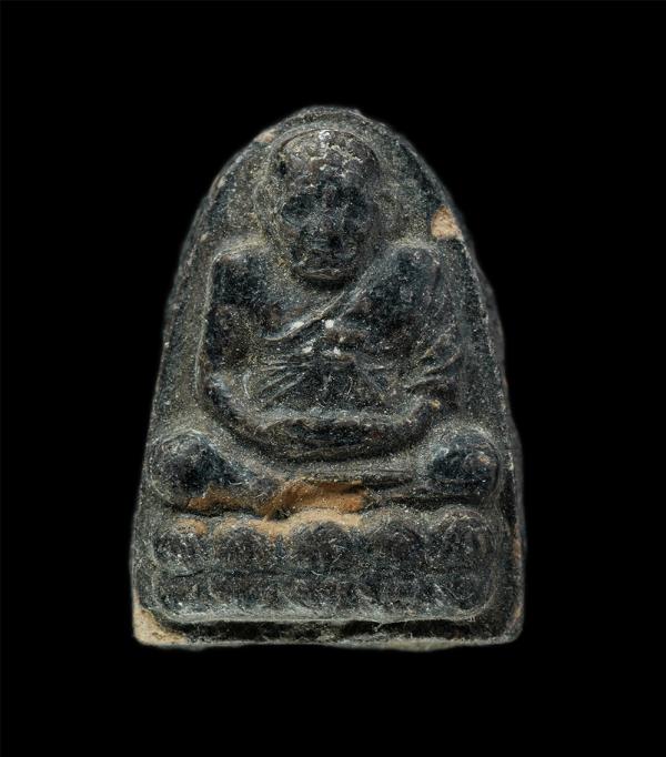 หลวงปู่ทวด วัดช้างให้ รุ่นพุทธบารมี เนื้อผงจุ่มรักหลังลายมือ วัดช้างให้ จังหวัดปัตตานี | https://kamulet.in.th