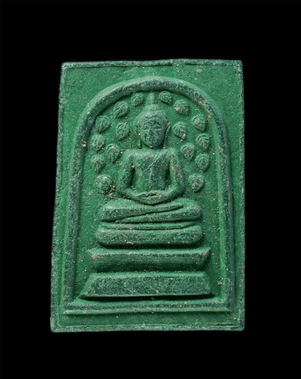 พระสมเด็จพิมพ์คะแนน พิมพ์ปรกโพธิ์ หลังช้างคู่แบกเจดีย์ อาจารย์นอง ธมฺมภูโต วัดทรายขาว จังหวัดปัตตานี เนื้อเขียว ผงพุทธคุณ ผงว่าน | https://kamulet.in.th