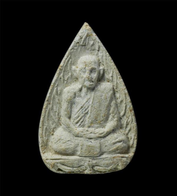 พระผงรูปเหมือนรุ่นแรก หลวงปู่สาย วัดบางรักใหญ่ จ.นนทบุรี ศิษย์สายหลวงปู่เอี่ยม วัดสะพานสูง เนื้อผงพุทธคุณ ผงว่าน พระเก่าสวย มวลสาร [..] | https://kamulet.in.th