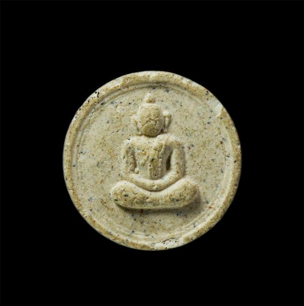 ​พระผงจันทร์ลอยบางขุนพรหมย้อนยุค ปี2509 หลวงพ่อพร้อม วัดเกาะแก้วอรุณคาม จ. สระบุรี ปี2539 เนื้อผงพุทธคุณ ผงว่าน พระขนาดเล็ก | https://kamulet.in.th