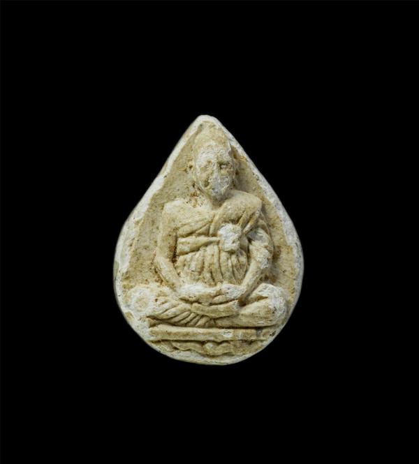 พระสมเด็จเม็ดบัว สมเด็จพุฒาจารย์ โต พรหมรังสี พิมพ์สมาธิ วัดระฆังโฆสิตารามวรมหาวิหาร กรุงเทพ ปี2542 เนื้อผงพุทธคุณ ผงว่าน พระขนาดเ [..] | https://kamulet.in.th