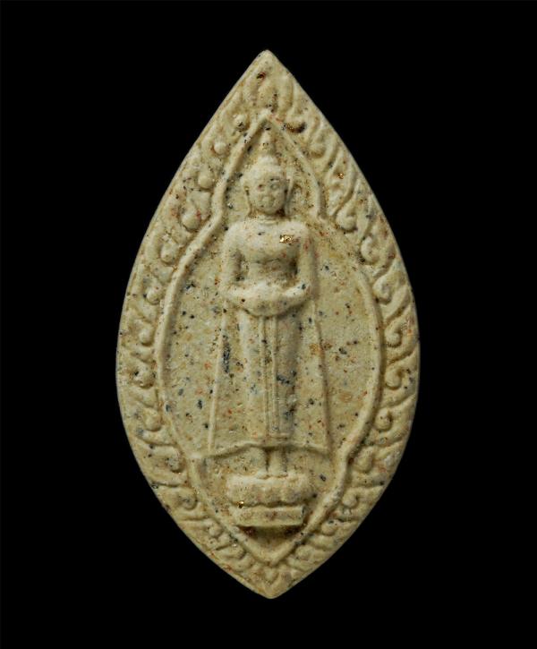 หลวงพ่อวัดบ้านแหลม พิมพ์พิเศษ เนื้อผงพุทธคุณ ผงว่าน ผงมวลสารผสมแผ่นทองคำที่ปิดองค์หลวงพ่อ ปี2539 พระเก่าสวย มวลสารดี พิธีใหญ่ | https://kamulet.in.th