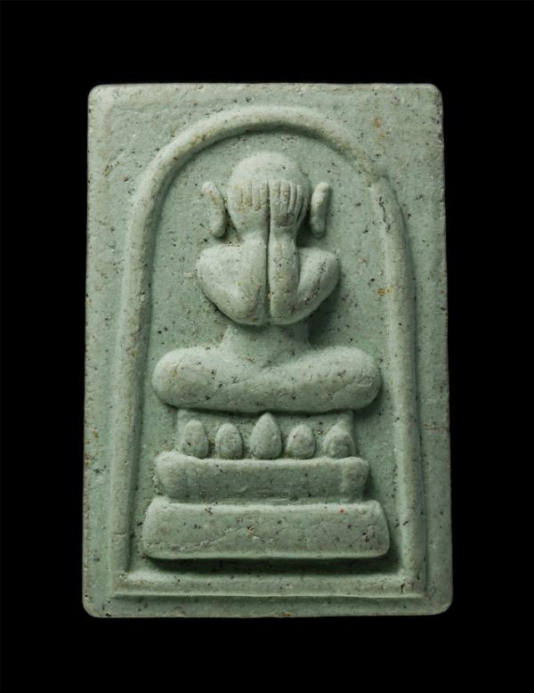 พระปิดตามหามงคล วัดเนินสว่าง ต.บางบุตร อ.บ้านค่าย จ.ระยอง ปี2555 เนื้อผงพุทธคุณ ผงว่าน | https://kamulet.in.th