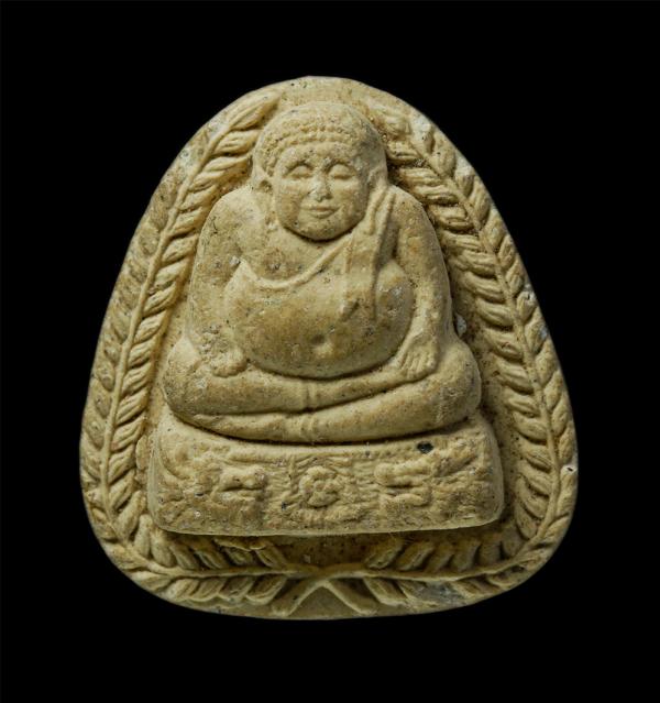 พระผงพระสังกัจจายน์ พระครูสาครรัตนมงคล อุตฺตโม​​ วัดแก้วมงคล(บ้านชายทะเลกาหลง) ต.กาหลง อ.เมือง จ.สมุทรสาคร เนื้อผงพุทธคุณ ผงว่าน | https://kamulet.in.th