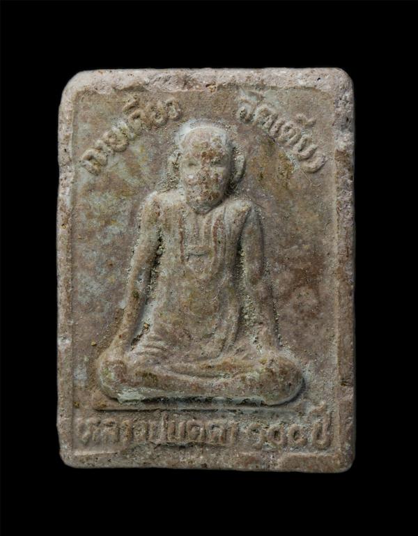 พระผง กายเดียว จิตเดียว เสาร์5 หลังพระปิดตา ติดจีวร หลวงปู่บุดดา ถาวโร วัดกลางชูศรีเจริญสุข จ.สิงห์บุรี อายุ100ปี พ.ศ.2536 เนื้อผง [..] | https://kamulet.in.th