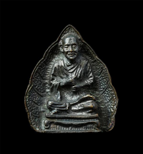 พระกริ่งสมเด็จพุฒาจารย์ โต พรหมรังสี รุ่น3โพธิ์ วัดอินทรวิหาร บางขุนพรหม กรุงเทพฯ สร้าง 21 ส.ค.2530 พระเกจิอาจารย์หลายท่านร่วมปลุก [..] | https://kamulet.in.th