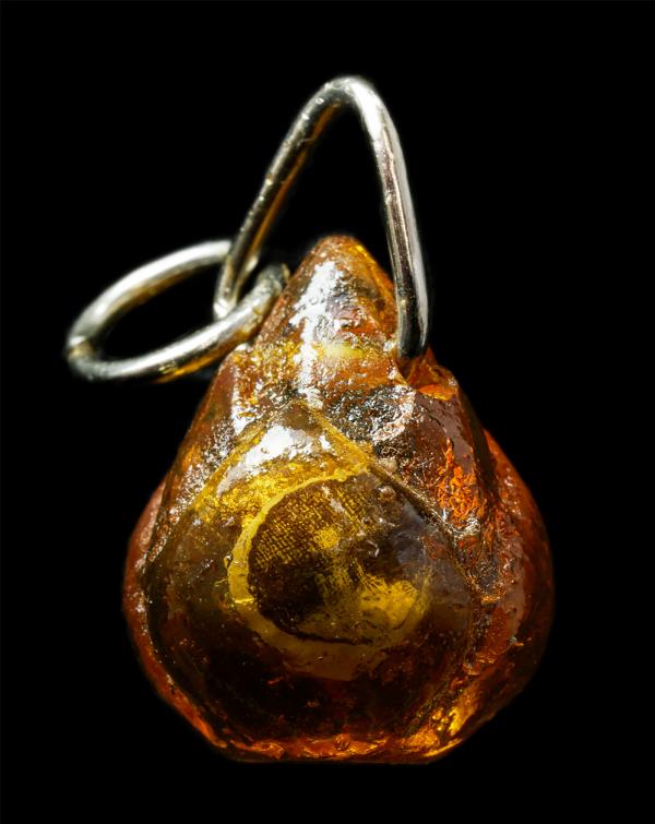 ลูกอมทองไหล หลวงพ่อทอง สร้างโดย หลวงพ่อสุข (พระครูวชิรกิจโสภณ)วัดเขาตะเครา อ.บ้านแหลม จ.เพชรบุรี  รุ่นแรก ปี 2527 พร้อมใบคาถาบูชา  [..] | https://kamulet.in.th