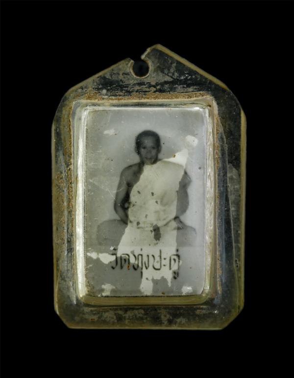 ล็อกเก็ตหลวงพ่อ วัดทุ่งปะดู่ หลังนางกวัก ตะกรุด 3 กษัตริย์ พระเก่าสวย น่าเก็บสะสมบูชา | https://kamulet.in.th